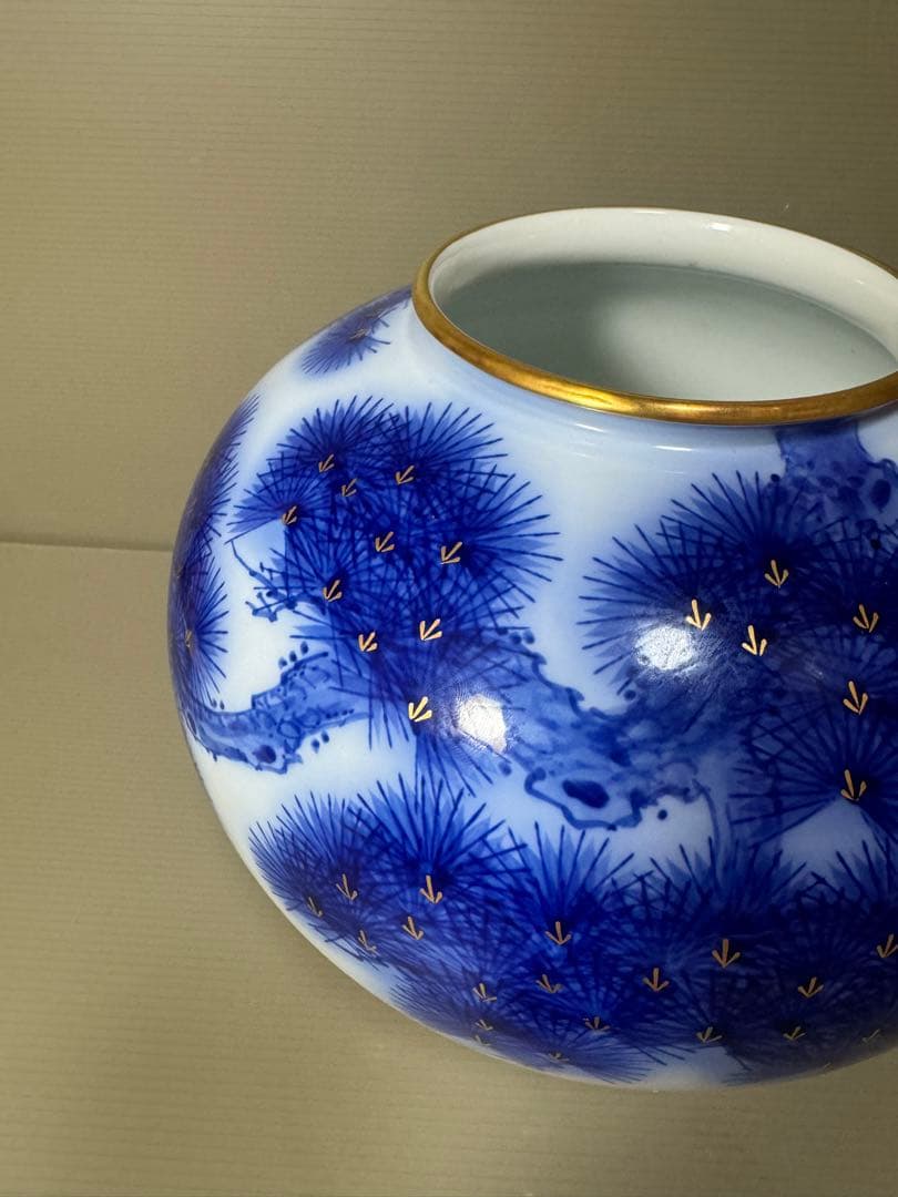 2167 香蘭社　染錦模様　老松文　花瓶　 金彩