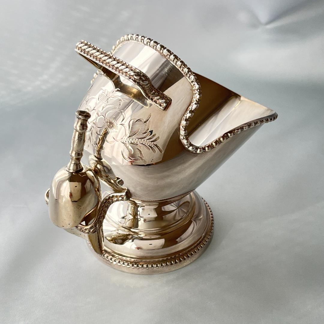 【英国】シュガースカットル / スコップ【シルバープレート】パールとエングレイブ