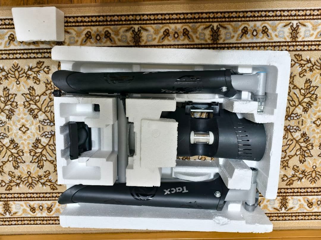 Tacx Smart ローラー台 Model T2780 Bushido