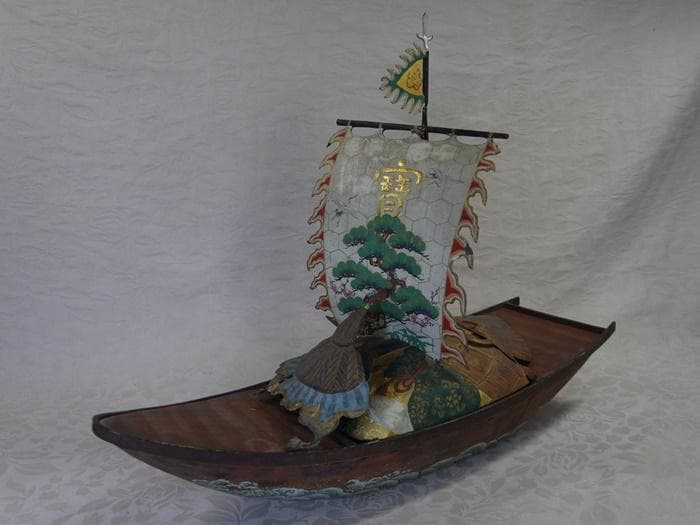 金工細工　宝舟　縁起物尽くし　45cm 迎春　笠・小判・宝珠・巻物・宝袋など