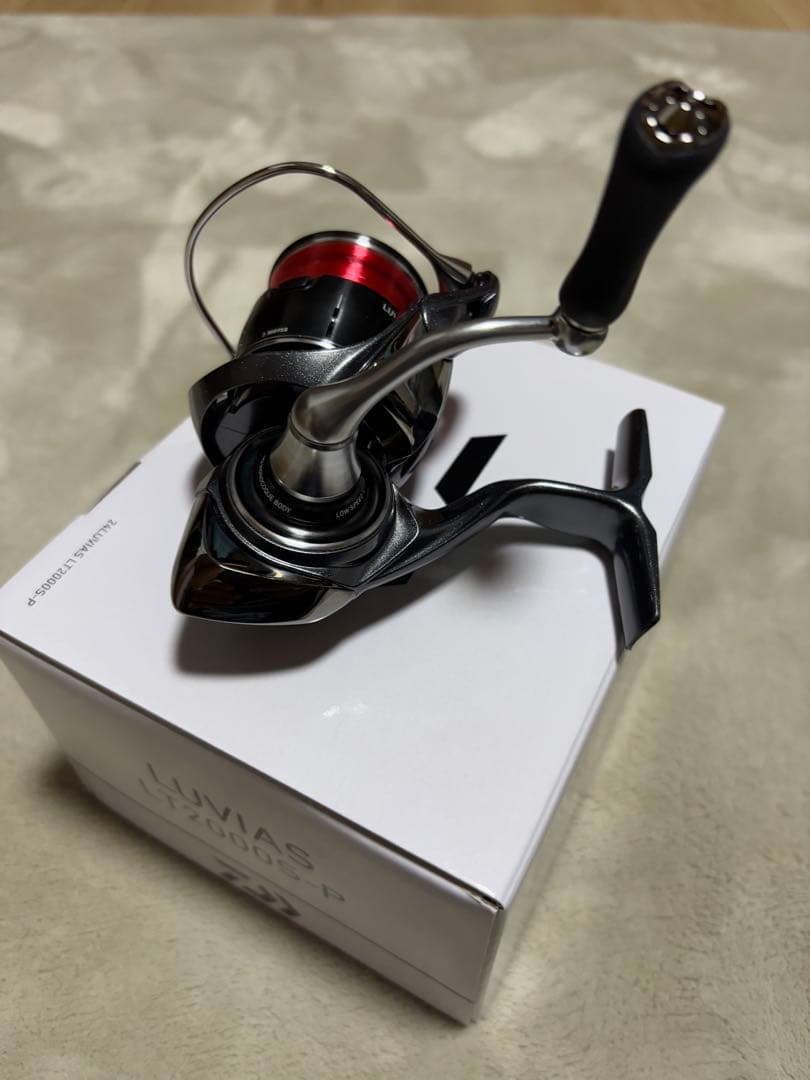 ダイワ24LUVIAS LT2000S-P 未使用