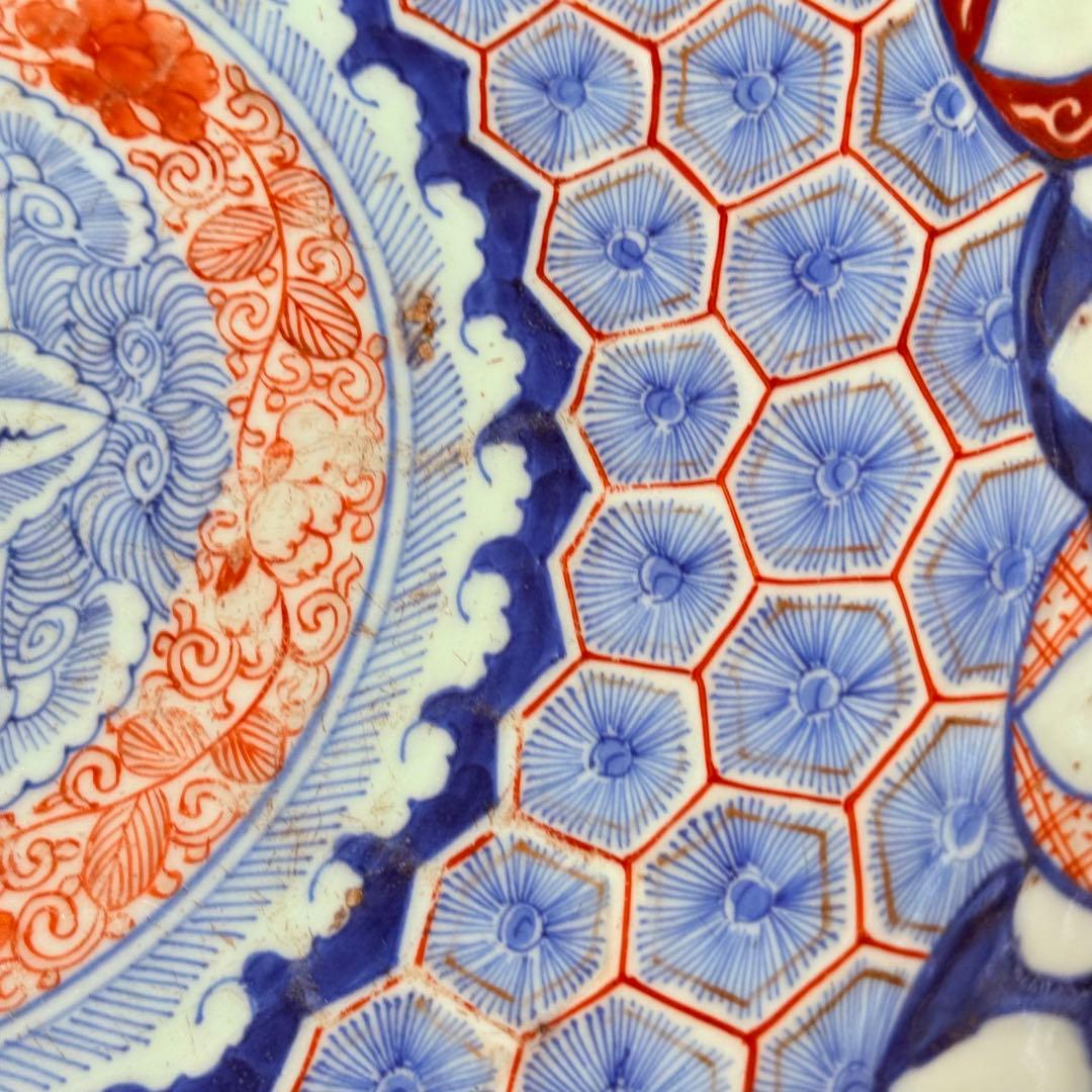 古伊万里　大明成化年製　極細密技巧　亀甲文　直径35.5㎝　赤絵　納め箱付