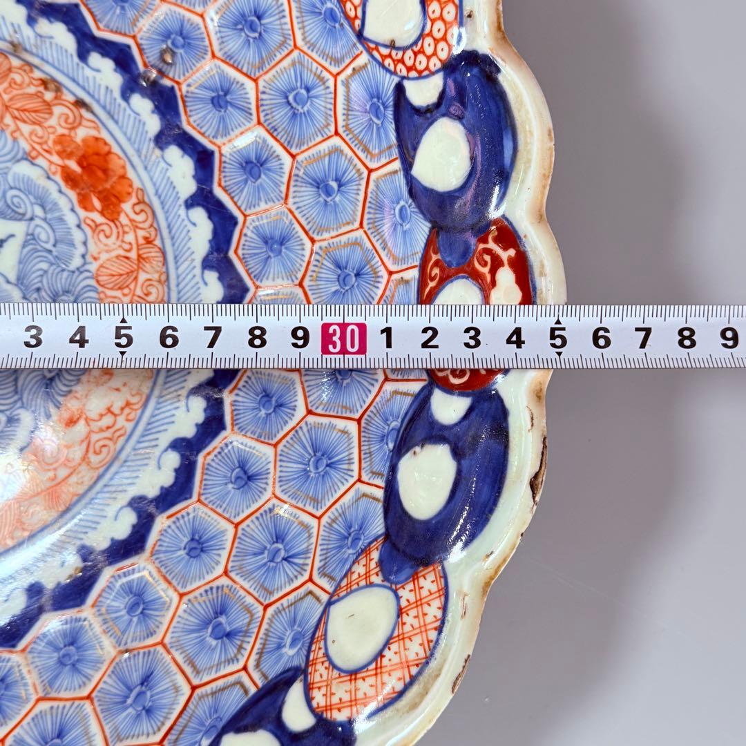 古伊万里　大明成化年製　極細密技巧　亀甲文　直径35.5㎝　赤絵　納め箱付
