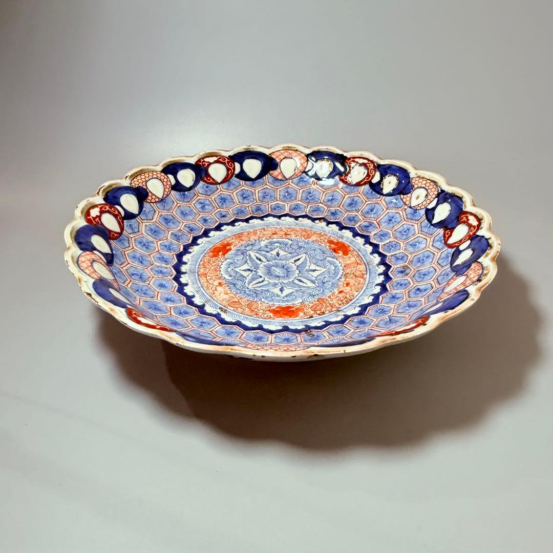 古伊万里　大明成化年製　極細密技巧　亀甲文　直径35.5㎝　赤絵　納め箱付