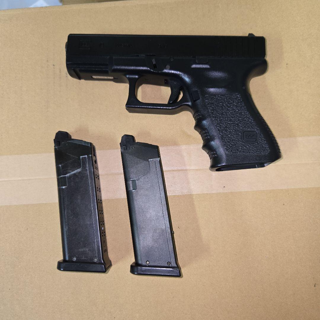 東京マルイ　ガスガンGLOCK19 3rd Generation　マガジン2個付