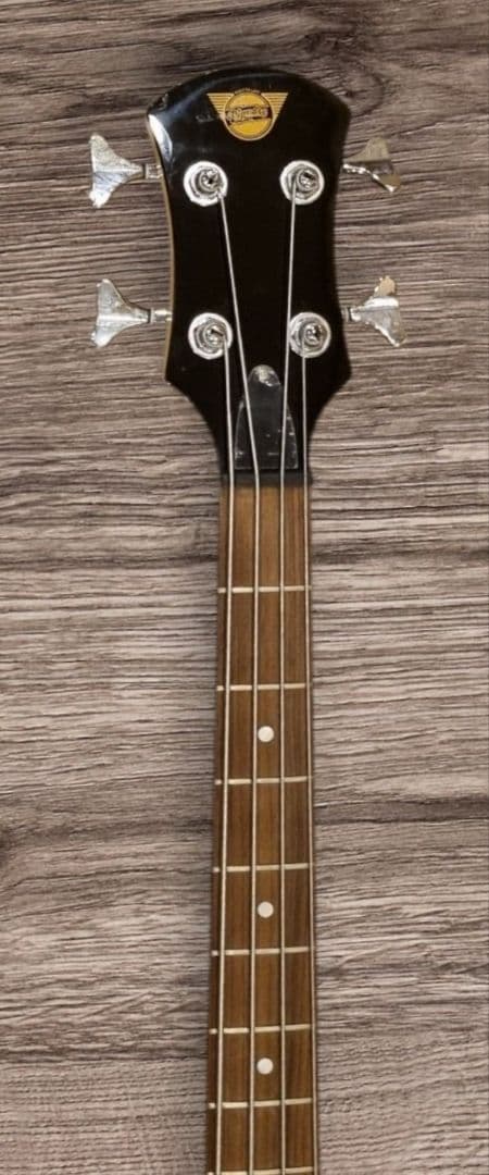 ピグノーズ Pignose アンプ内蔵 ベースギター キャンディアップル？