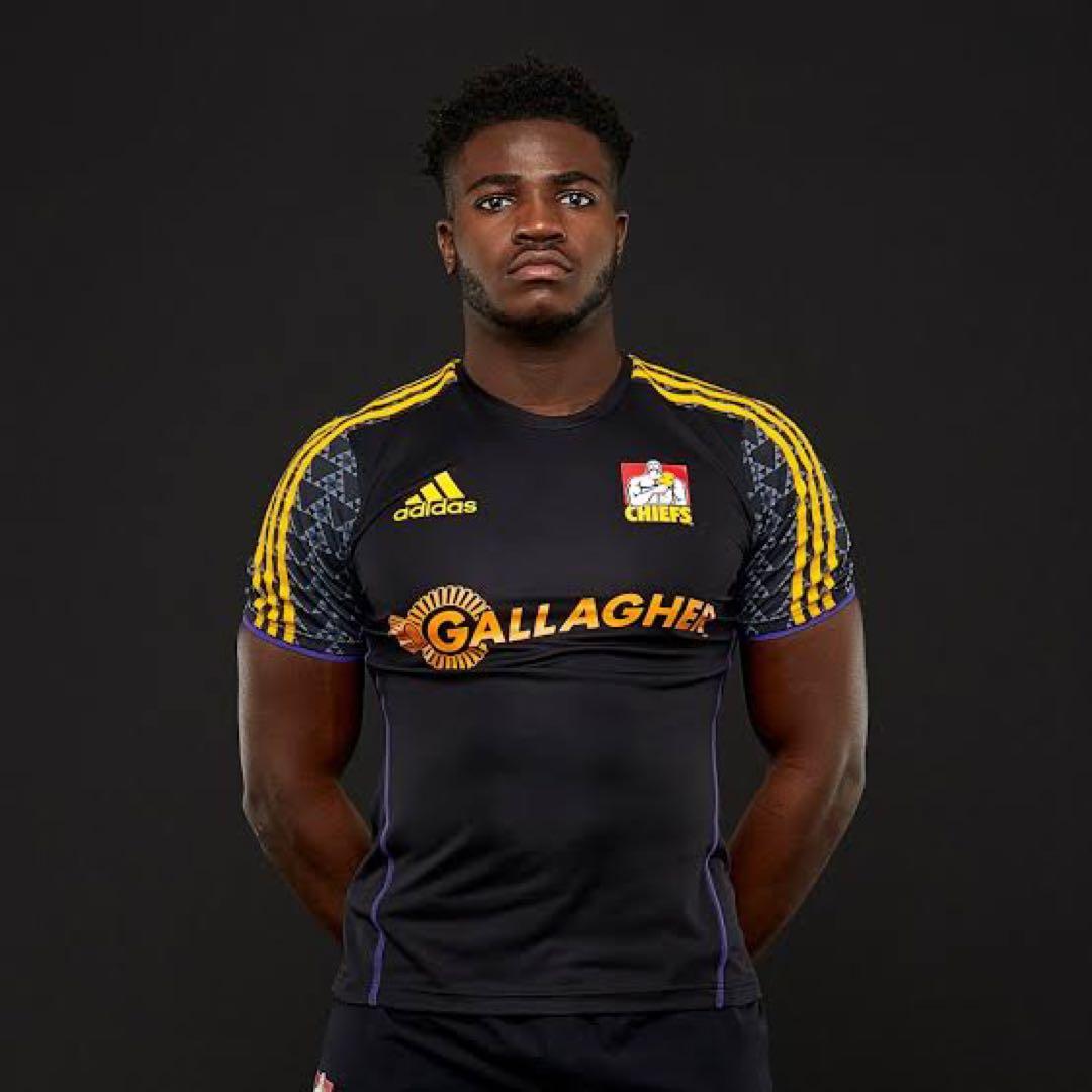 アディダス　チーフス　トレーニングジャージ