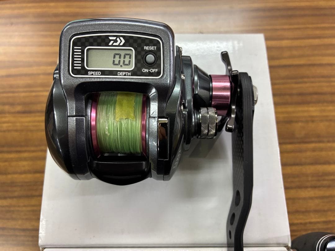 値引きダイワ　紅牙ICS103 右ハンドル　ゴメクサスカスタムハンドル付き