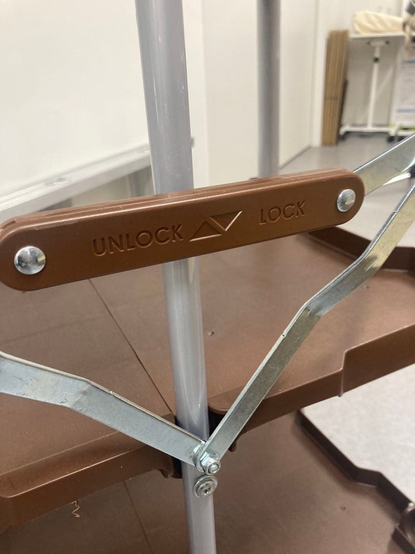 万能折りたたみワゴン　黒か茶か一つお選びください。