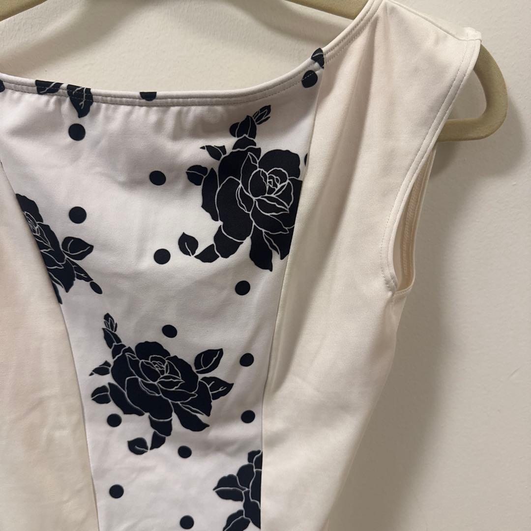 美品　stina レオタード　S