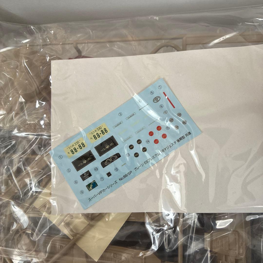 青島CROWN MAJESTA プラモデルキット