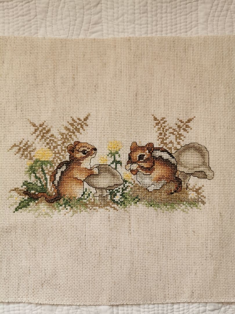 アンティークニードルクロスポイント草原のシマリス麻クロス 蒲公英ドングリ茸リネン