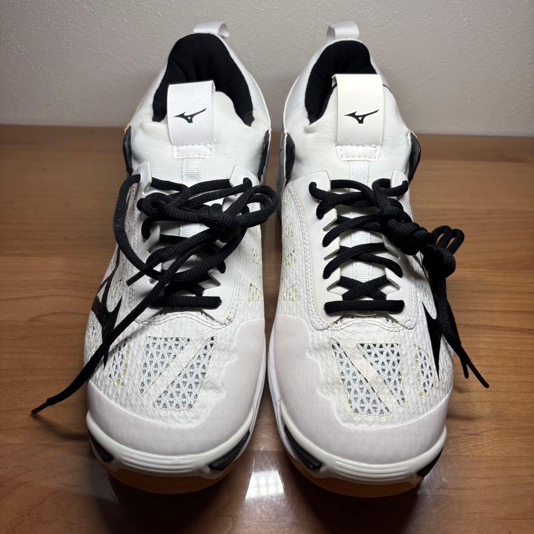 【未使用級】ミズノ　ウエーブモーメンタム エリート　　バレーシューズ　26.5