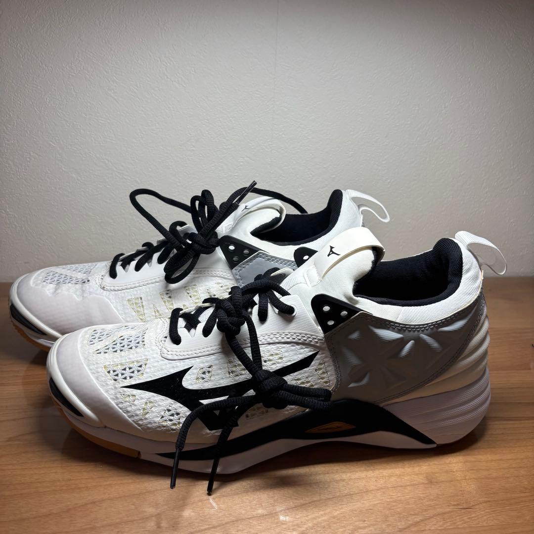 【未使用級】ミズノ　ウエーブモーメンタム エリート　　バレーシューズ　26.5