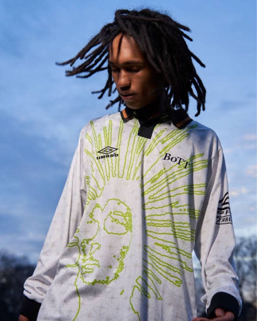 umbro bott プルオーバーシャツ