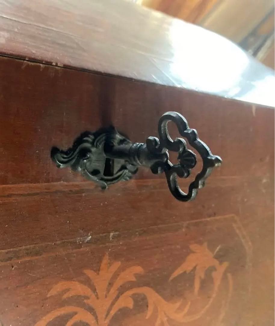 ライティングビューロー　イタリア　アンティーク 猫足　鍵付き