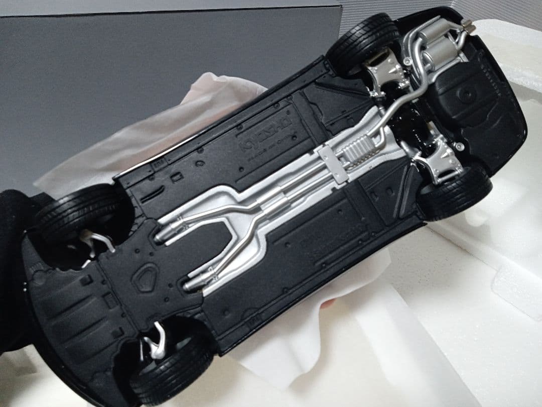 京商 1/18  5シリーズ ツーリング 黒 ディーラーパッケージ