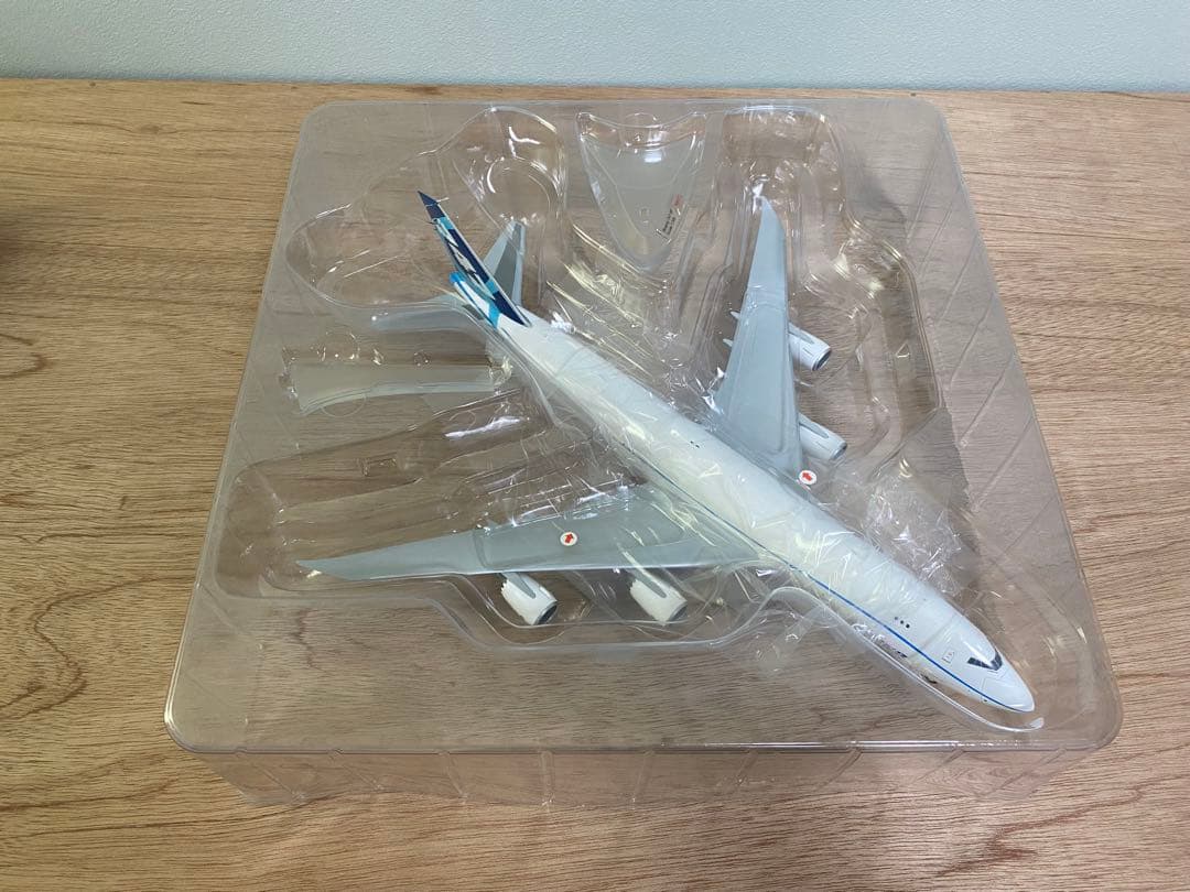 と*ん様 ヘルパ製　B747-8Fハウスカラー　N747EX 1/200