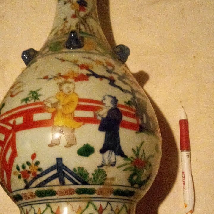 中国陶磁器　明万歴赤絵浮き彫り壺