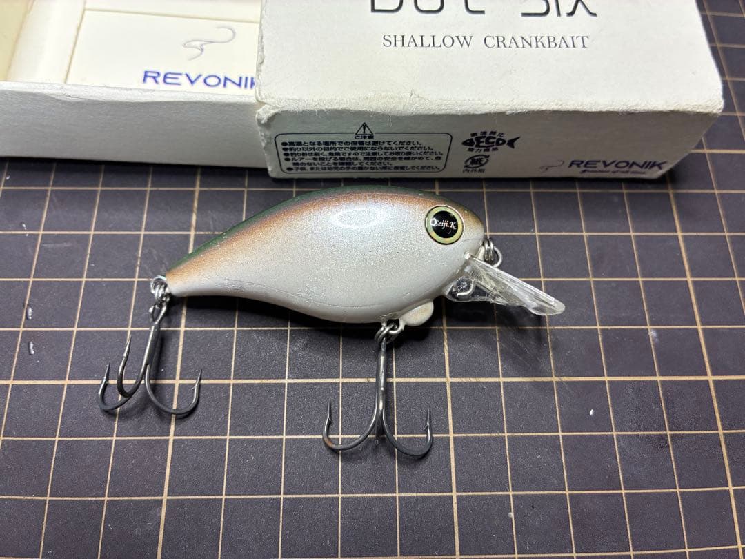 レヴォニック　ドットシックス　Dot SIX F特別色