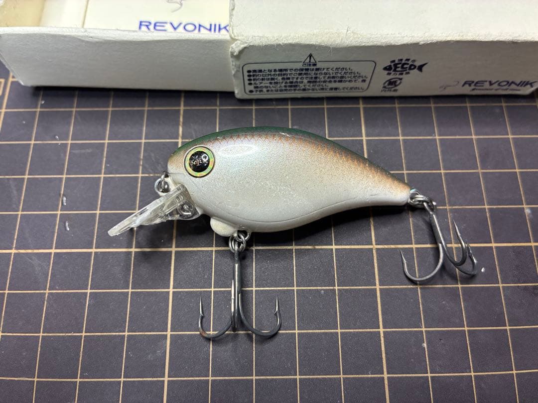 レヴォニック　ドットシックス　Dot SIX F特別色