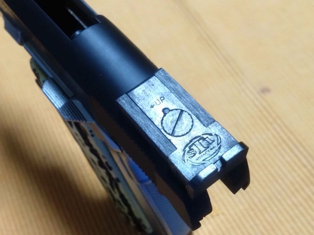 マルイ　 コルト ガバメントカスタム ガスガン　ボマーサイト