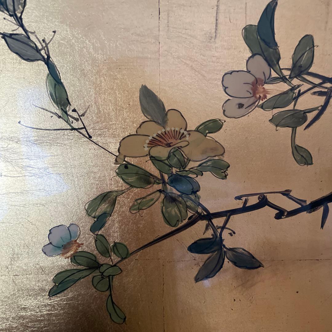 金箔の伝統的な日本の屏風