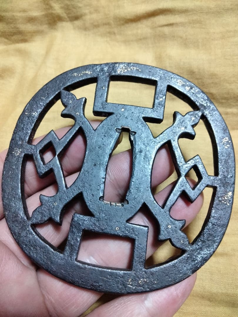 ♦最終価格♦　鉄地大鍔　鐔　(肥後透かし)　江戸時代　象嵌