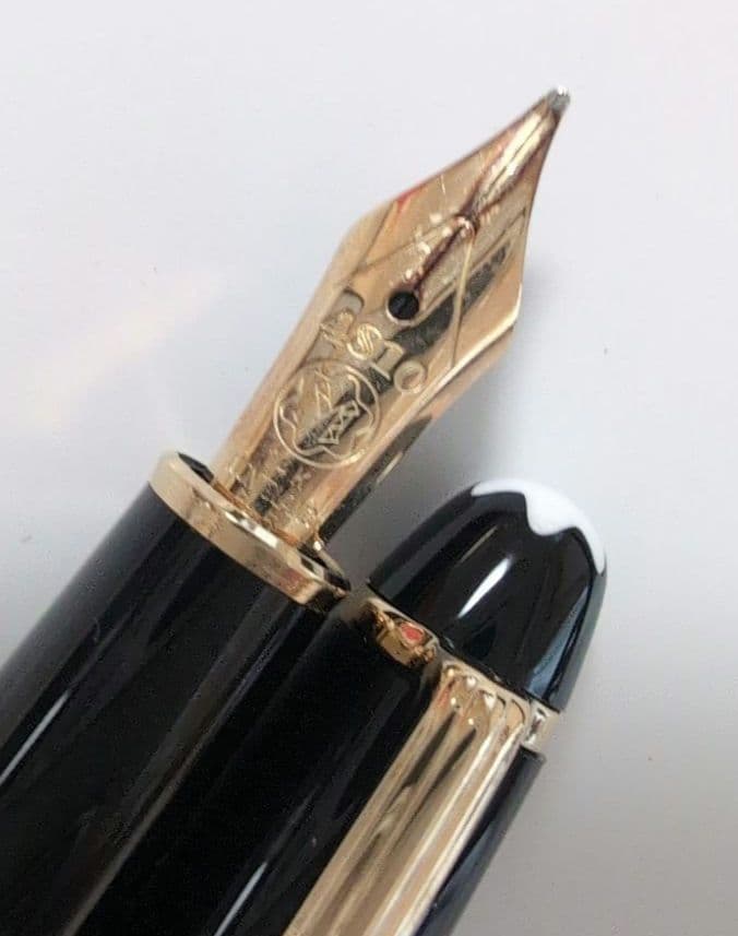 モンブラン　万年筆　黒　未使用　レザーケース