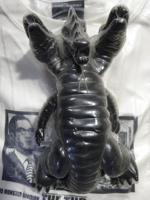 NEIGHBORHOOD x 三つ首竜 ソフビ Tシャツ コラボ スペクトルマン