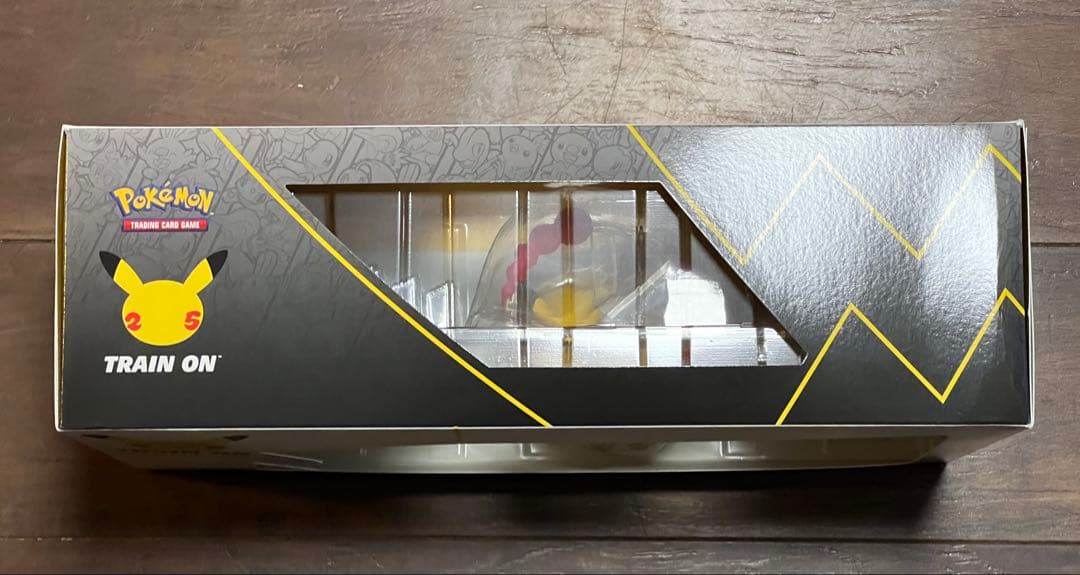 ピカチュウVMAX フィギュア プロモ セレブレーションBOX 日本未発売