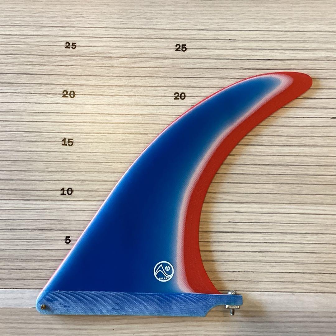新品未使用シングルフィン9インチ　ブルー×レッド、 スクリュー付き