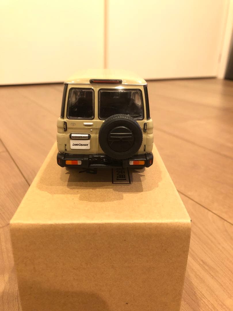ランドクルーザー70 1/30ミニカー ベージュ