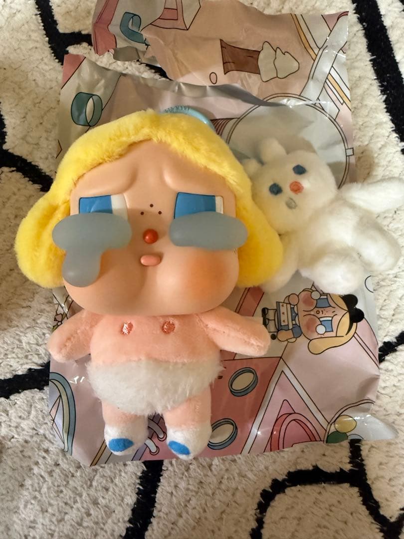 POPMART Crybabyフェイスぬいぐるみペンダント スーパーシークレット