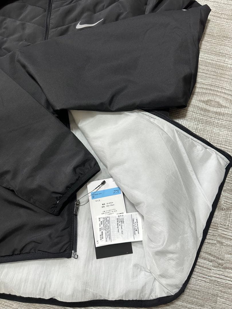 ナイキ ランニングジャケット　中綿ジャケット　メンズM黒　ランニングウェア