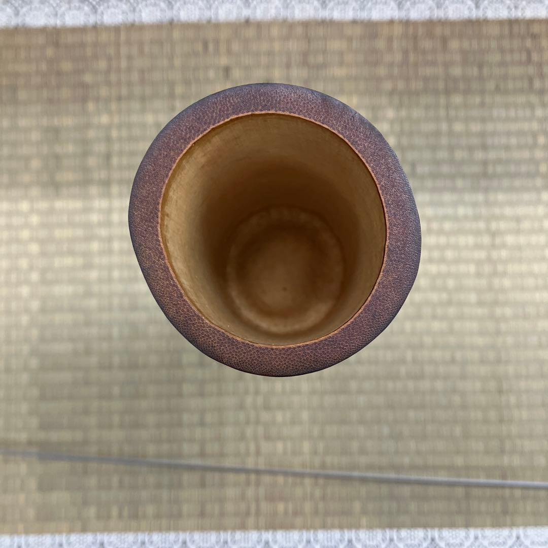 竹の花入　銘あり　根来塗