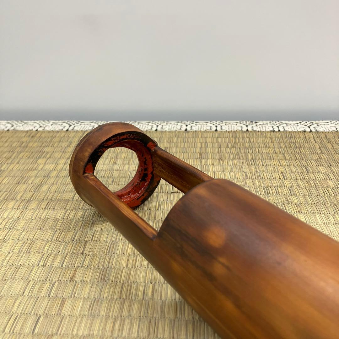 竹の花入　銘あり　根来塗