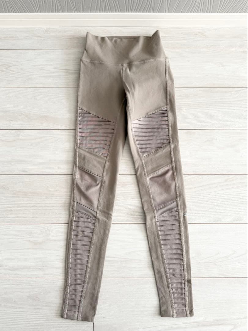 【人気完売品】alo yoga アローヨガ ハイウエスト モト レギンス