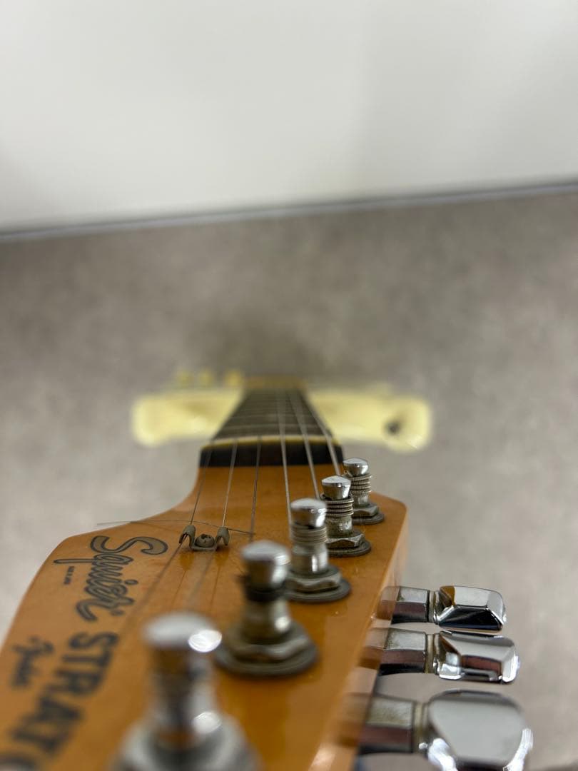 Squier【Stratocaster エレキギター クリーム】