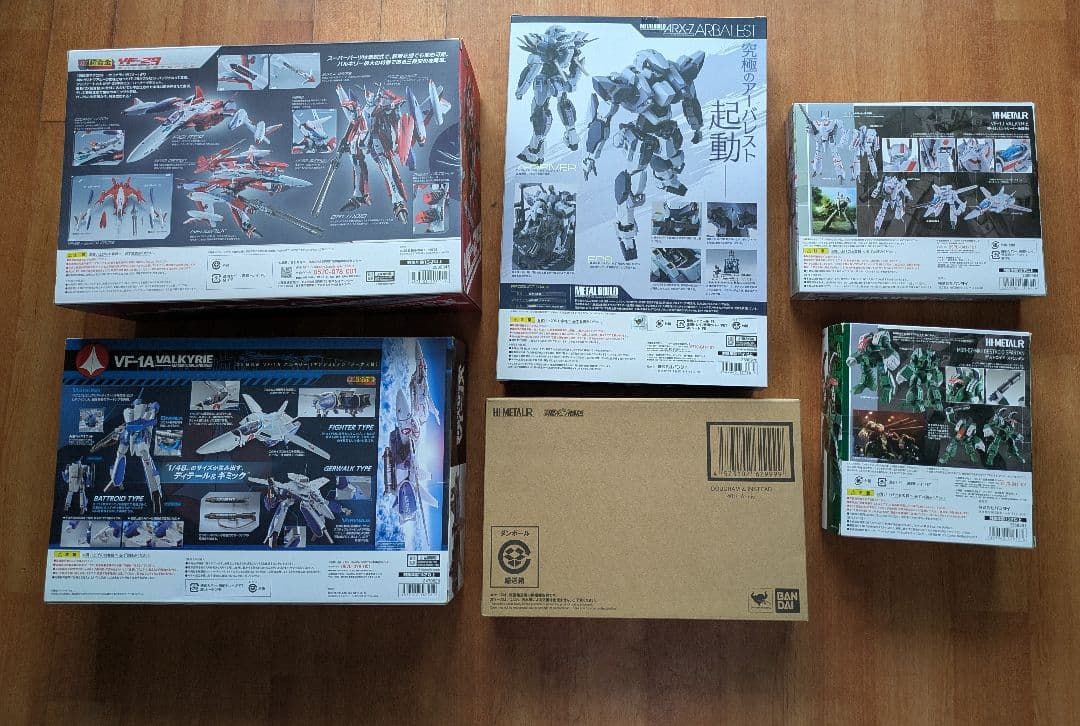 新品　リアルロボット　メタルフィギュア