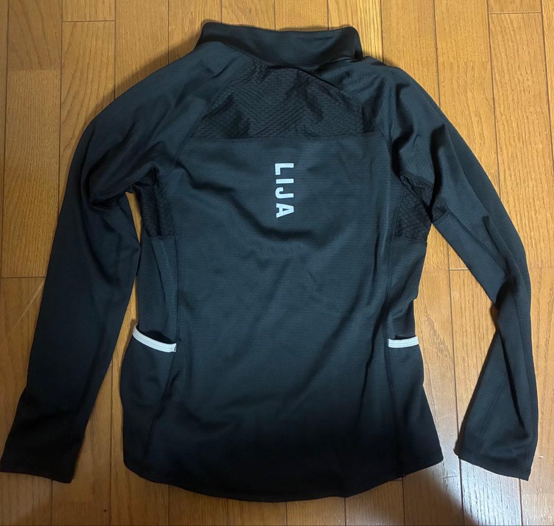 Lija ブラック ハイネック