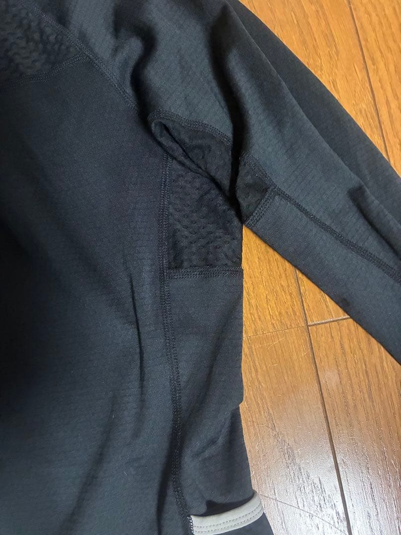 Lija ブラック ハイネック