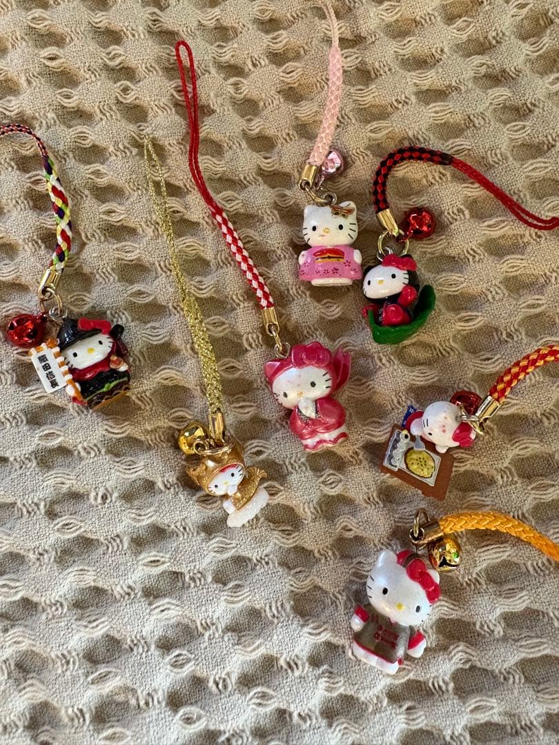 ご当地キティ　根付けストラップ等　61点　まとめ売り