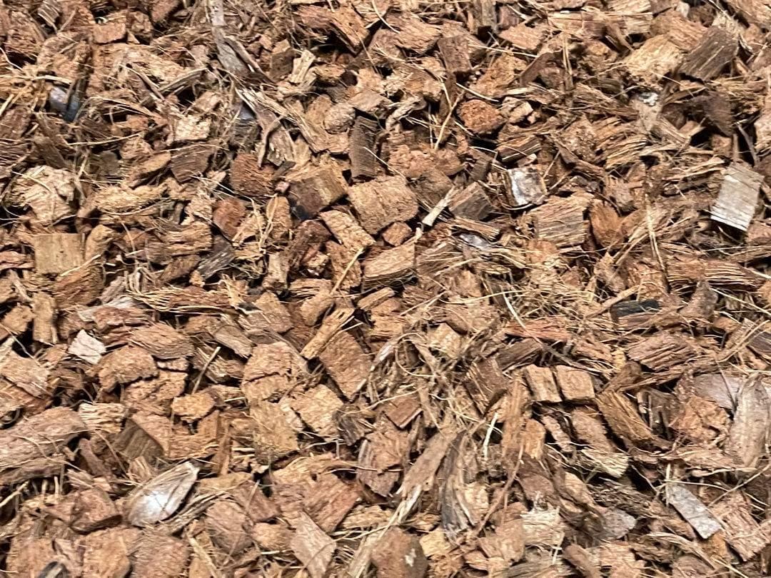 (超メルカリ市価格)　　２S約１５０Lヤシガラハスクチップ