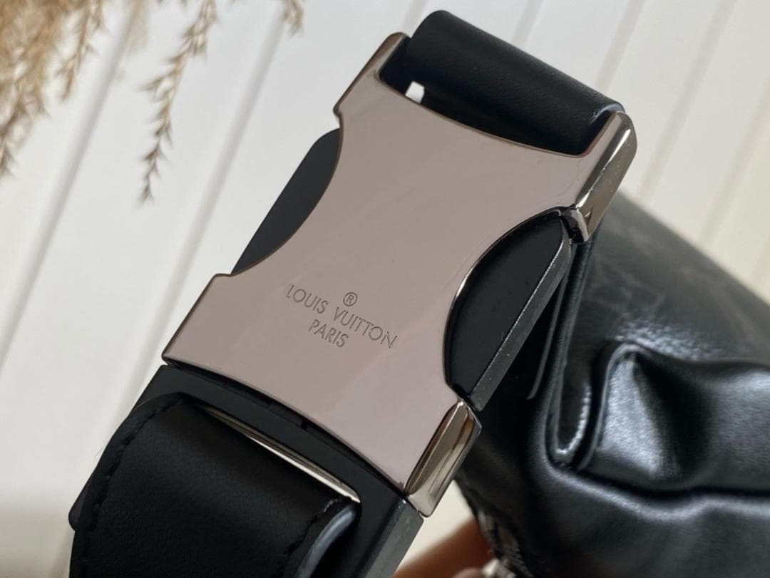 LOUIS VUITTON 黒 ショルダーバッグ