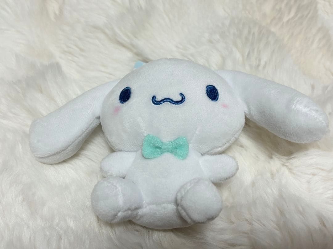 シナモン　シナモロール　ぬいぐるみ　バッグチャームKEY