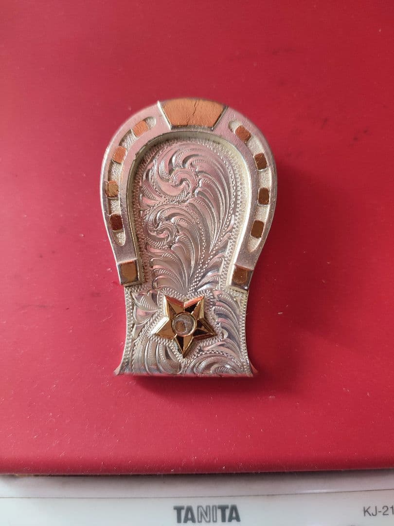 銀色の金属製の馬蹄形デザイン 37.4g