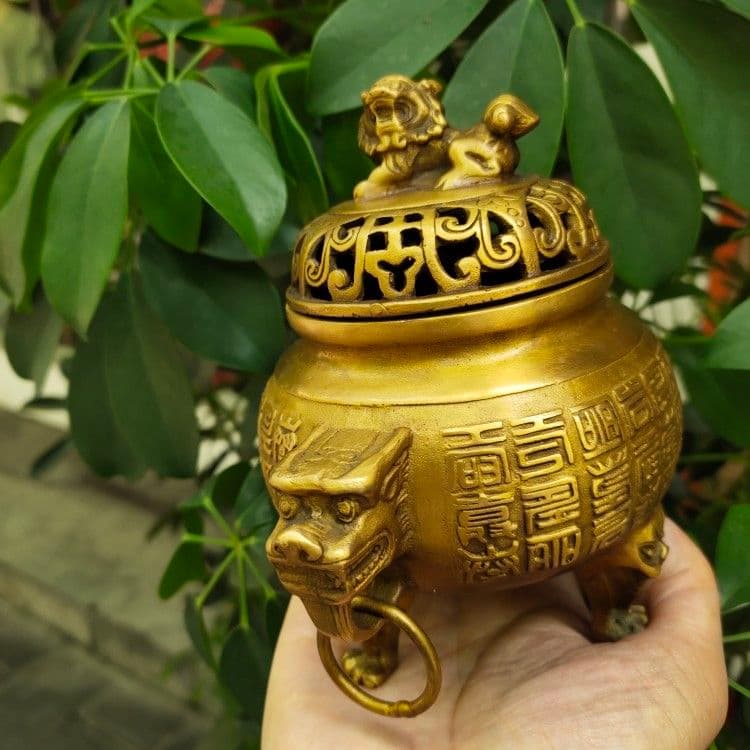 ライオンの炉です 銅製 工芸品 美術品 置物