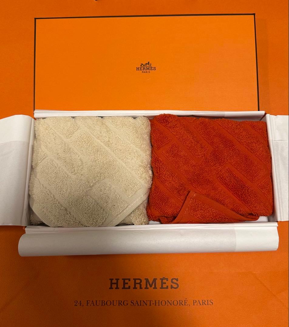 【新品未使用】《HERMES》ハンドタオル　オレンジ・ナチュラル