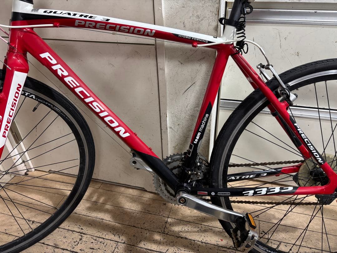 PRECISION QUATRE クロスバイク 333 レッド/ホワイト
